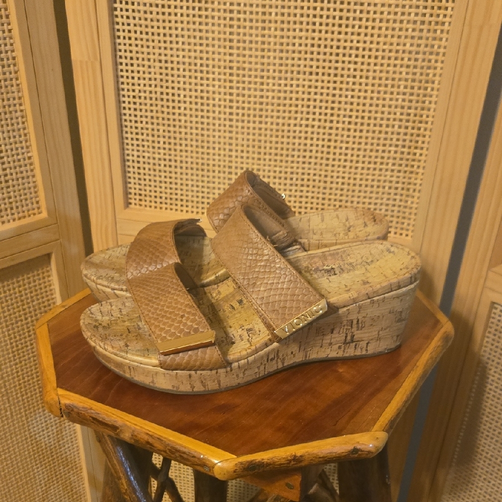 Vionic Pepper Tan Wedge Sandals Womens Size 7 Snake Print Adjustable Strap